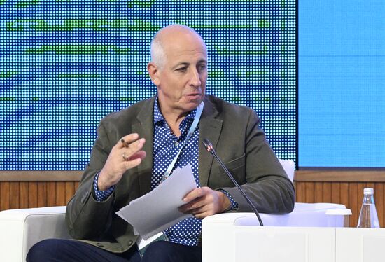 Цифровой форум БРИКС
Сессия: "Искусственный интеллект"
Леонид Коник, генеральный директор ComNews
Место: Россия, Республика Татарстан, Иннополис. Автор: Максим Богодвид. Цифровой форум БРИКС