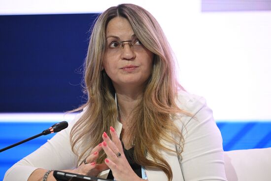 Цифровой форум БРИКС
Сессия: "Искусственный интеллект"
Ольга Минеева, руководитель аппарата комиссии по направлению "Экономика данных", Государственный Совет РФ
Место: Россия, Республика Татарстан, Иннополис. Автор: Максим Богодвид. Цифровой форум БРИКС