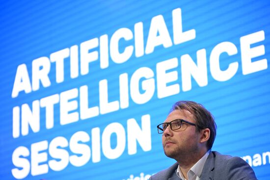 Цифровой форум БРИКС
Сессия: "Искусственный интеллект"
Андрей Незнамов, управляющий директор Центра регулирования ИИ, ПАО "Сбербанк"
Место: Россия, Республика Татарстан, Иннополис. Автор: Максим Богодвид. Цифровой форум БРИКС