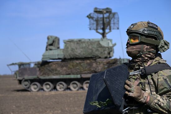 Боевое дежурство ЗРК "Тор" ЦВО на Авдеевском направлении в ДНР