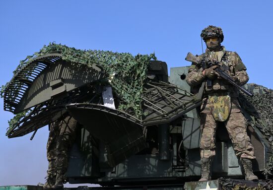 Боевое дежурство ЗРК "Тор" ЦВО на Авдеевском направлении в ДНР