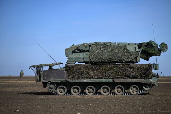 Боевое дежурство ЗРК "Тор" ЦВО на Авдеевском направлении в ДНР