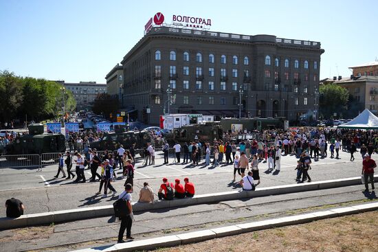 Открытие выставки трофейной техники в Волгограде