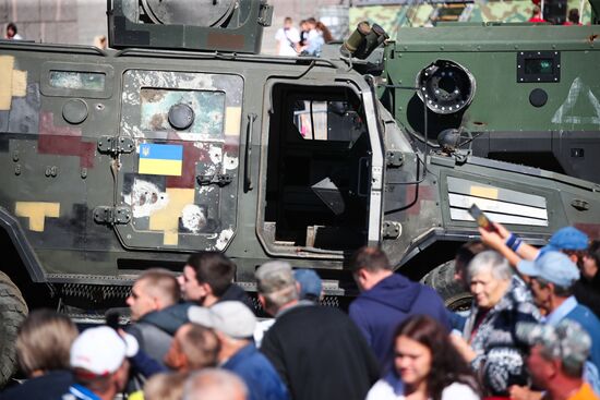 Открытие выставки трофейной техники в Волгограде