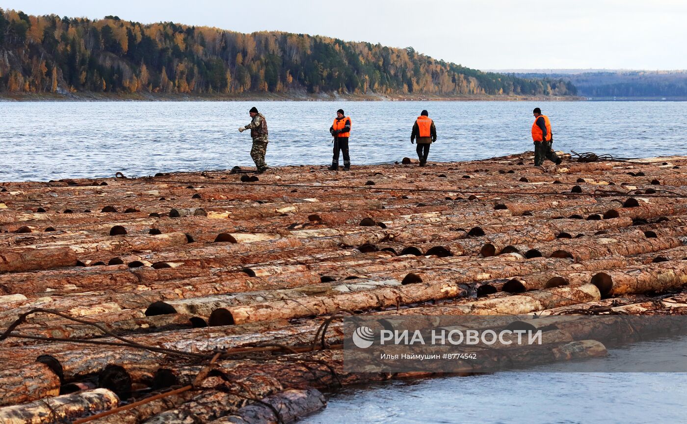 Сборка плота для сплава по Ангаре и Енисею