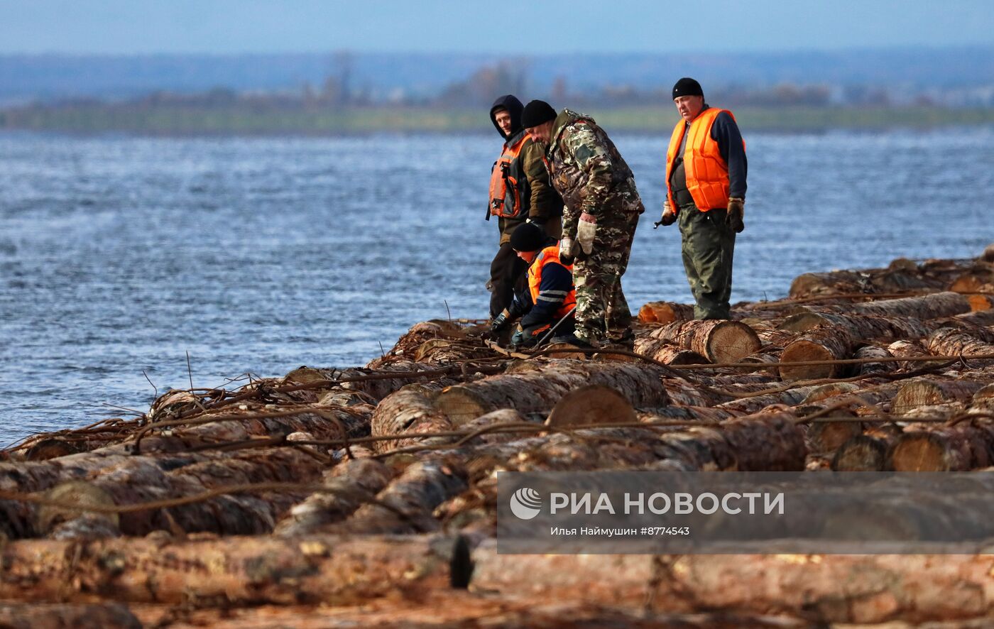 Сборка плота для сплава по Ангаре и Енисею