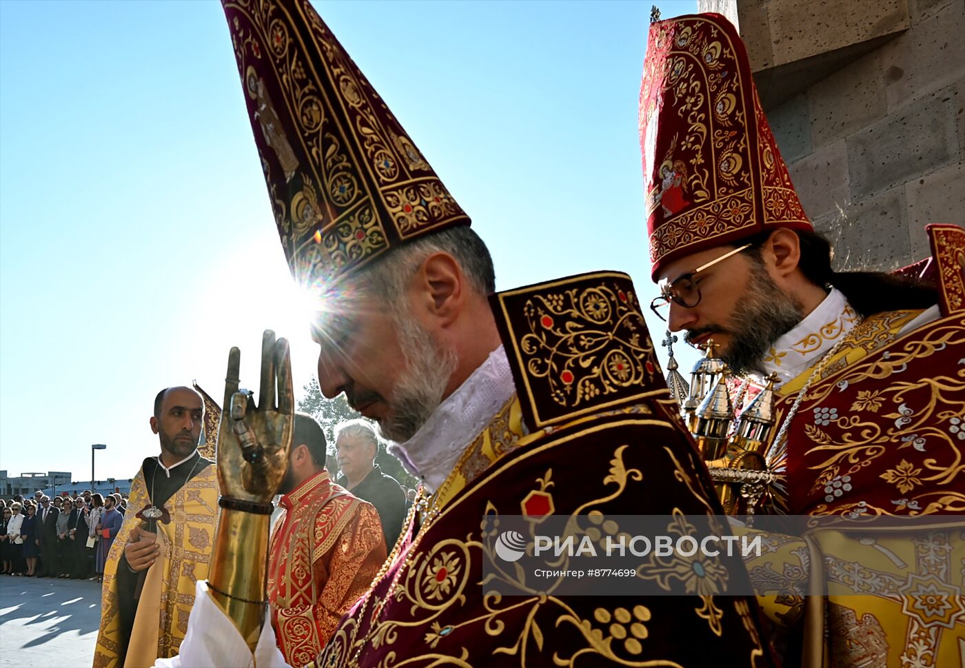 Католикос всех армян Гарегин II провел церемонию освящения Пресветлого Мира