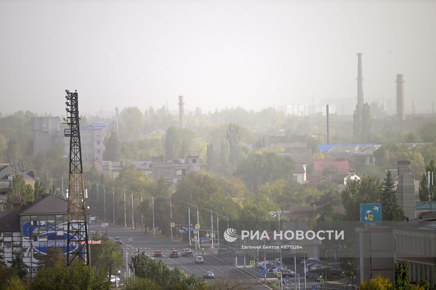 Луганск накрыла песчаная буря и смог от природных пожаров