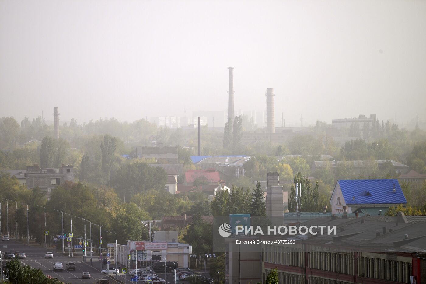 Луганск накрыла песчаная буря и смог от природных пожаров