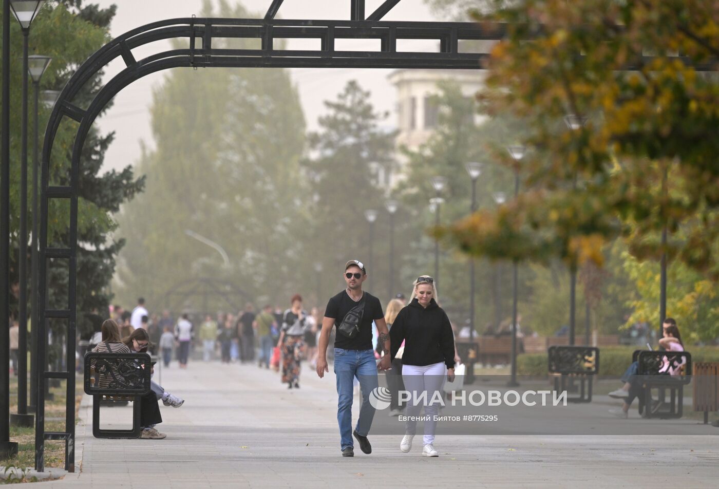 Луганск накрыла песчаная буря и смог от природных пожаров