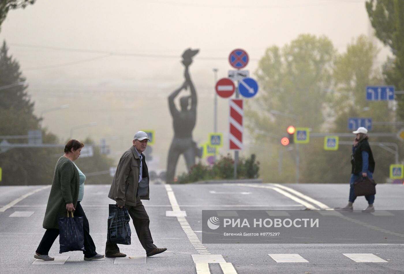 Луганск накрыла песчаная буря и смог от природных пожаров