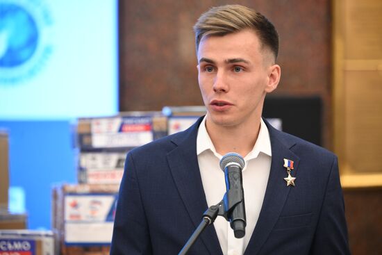 Передача руководству Минобороны РФ и Росгвардии писем для бойцов, участвующих в СВО