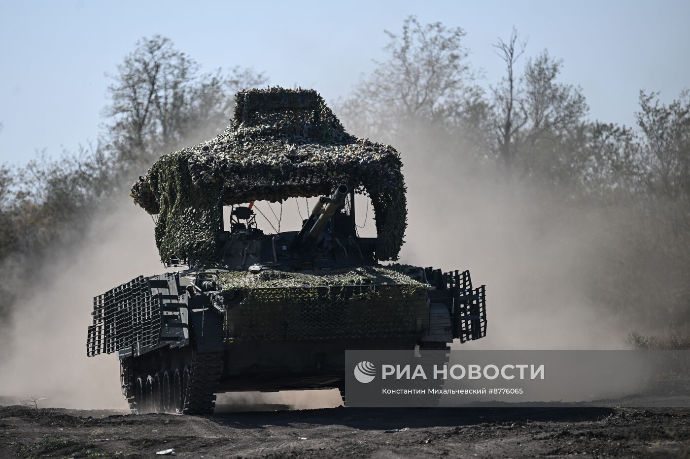 Подготовка экипажей БМП-3 на полигоне в Запорожской области