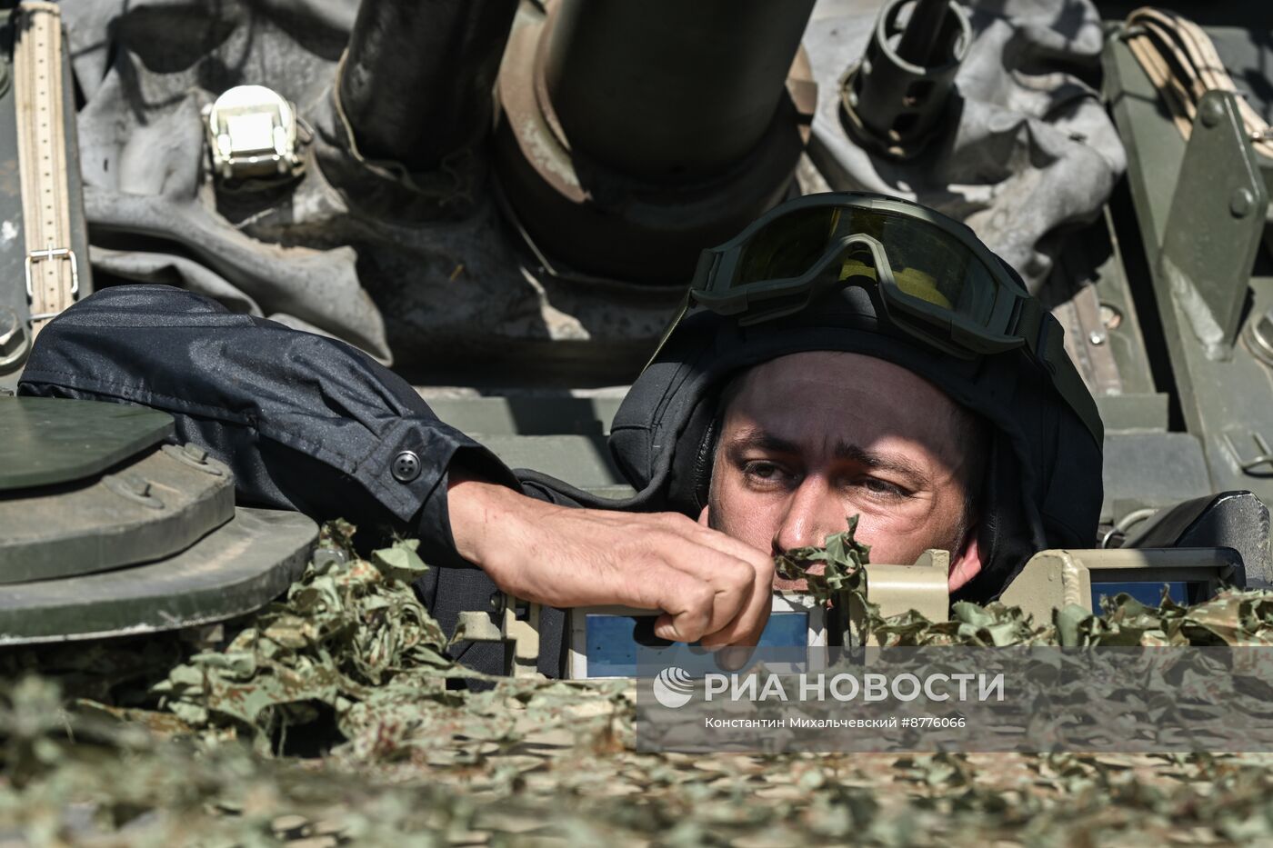 Подготовка экипажей БМП-3 на полигоне в Запорожской области