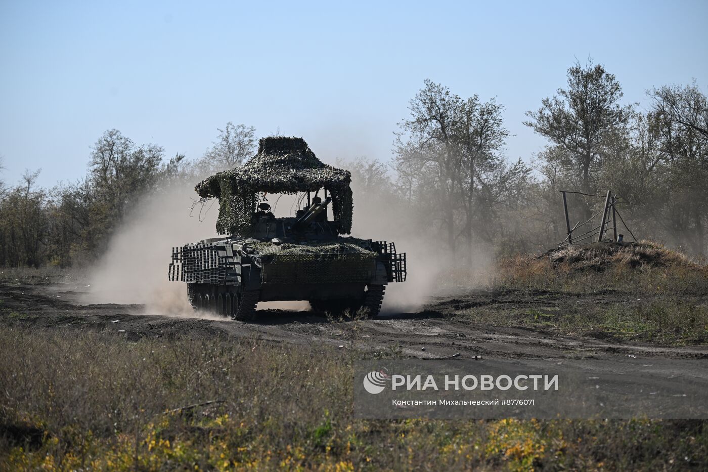 Подготовка экипажей БМП-3 на полигоне в Запорожской области