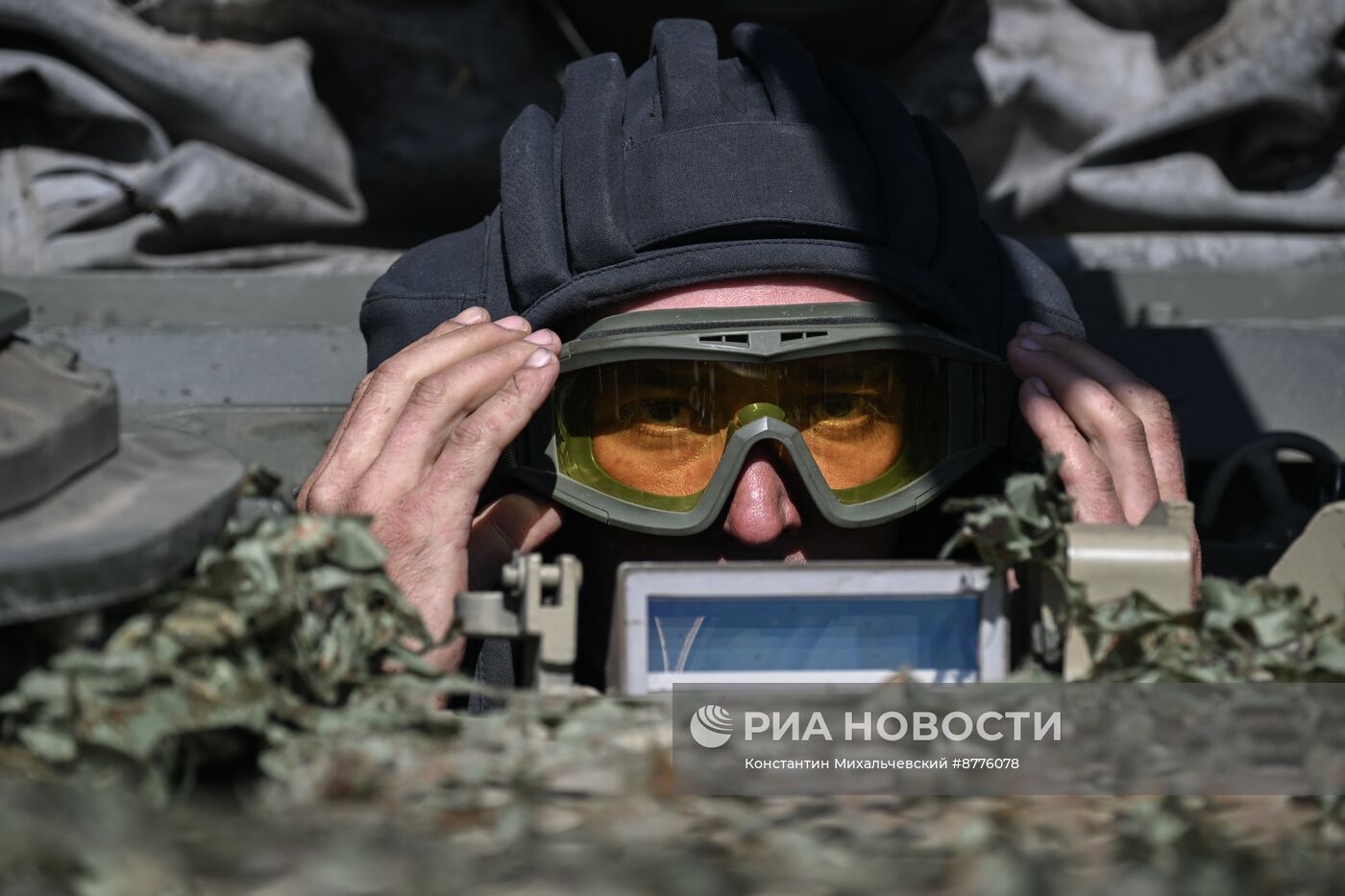 Подготовка экипажей БМП-3 на полигоне в Запорожской области