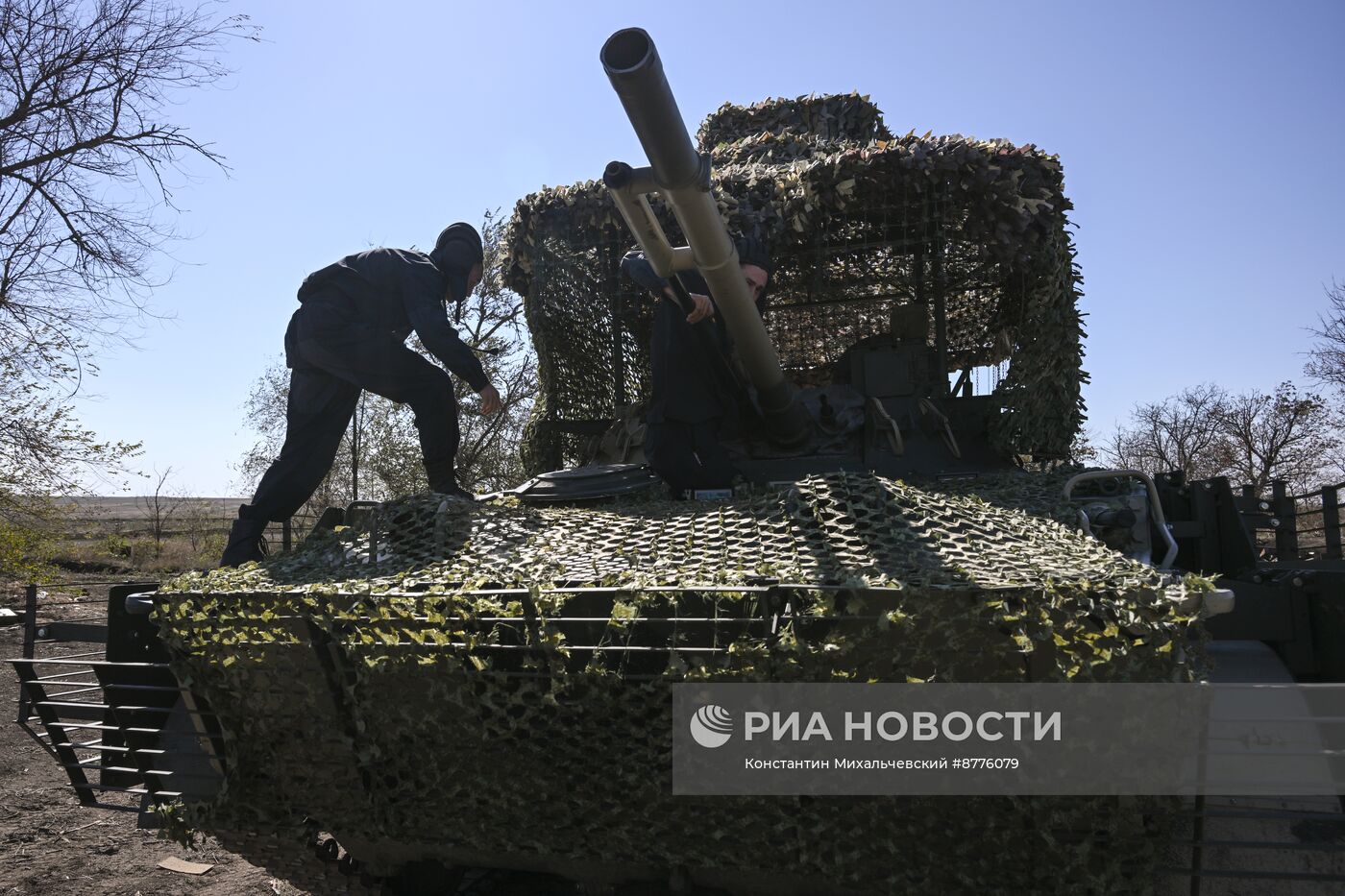 Подготовка экипажей БМП-3 на полигоне в Запорожской области