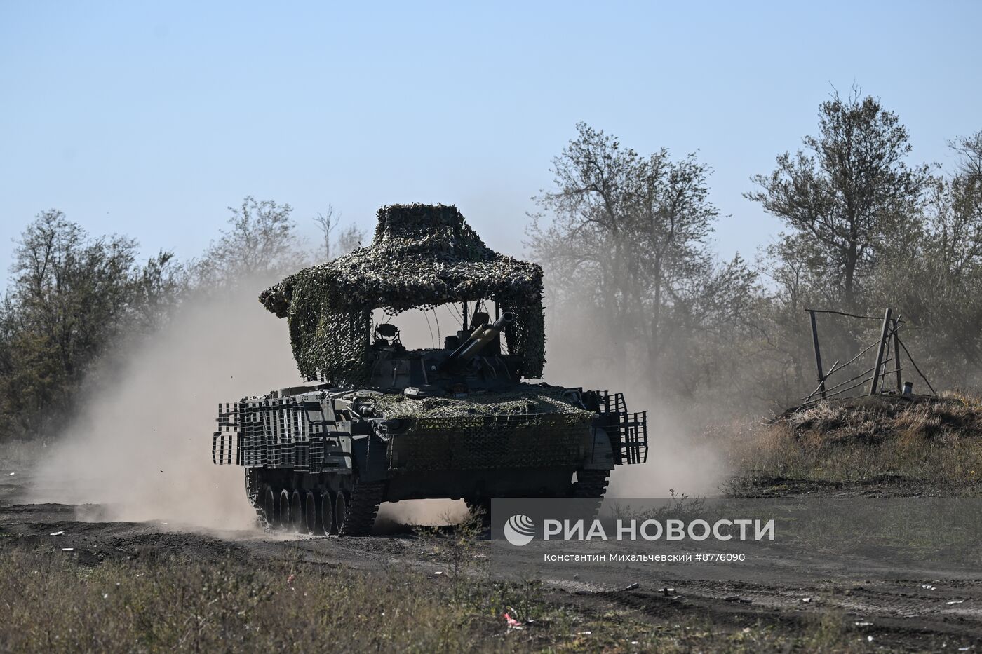 Подготовка экипажей БМП-3 на полигоне в Запорожской области