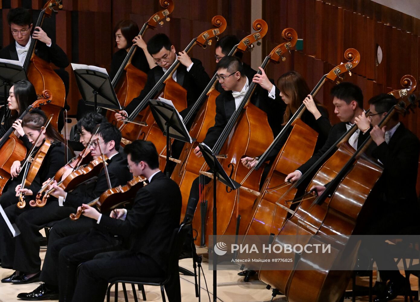 Выступление оркестра Китайского национального центра исполнительских искусств