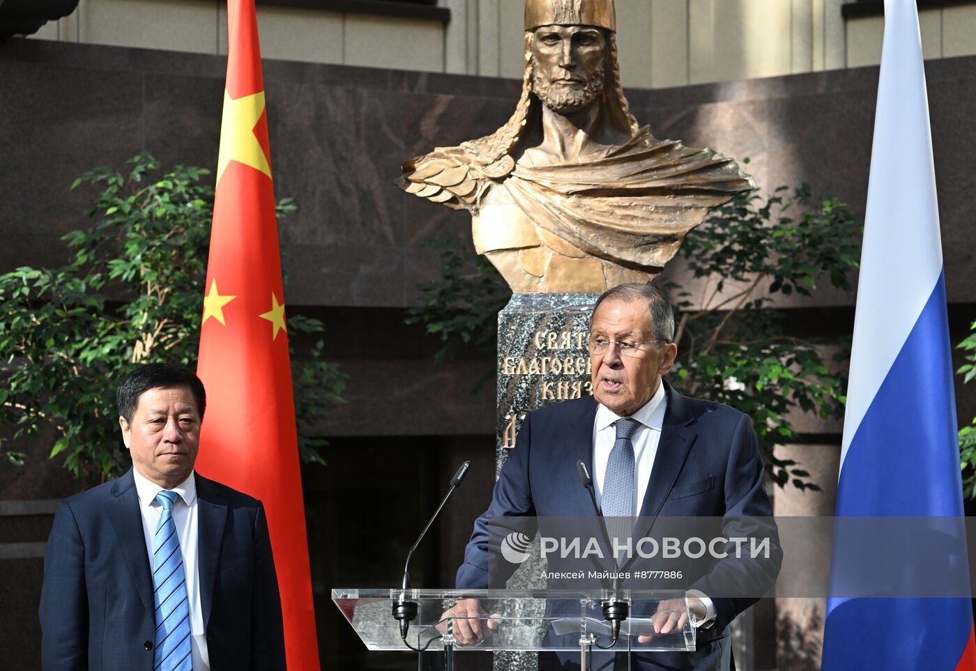 Открытие выставки к 75-летию установления дипотношений между Россией и КНР