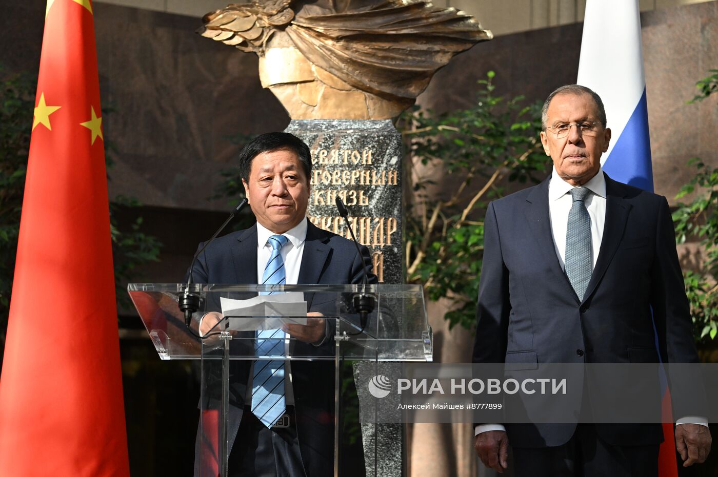 Открытие выставки к 75-летию установления дипотношений между Россией и КНР