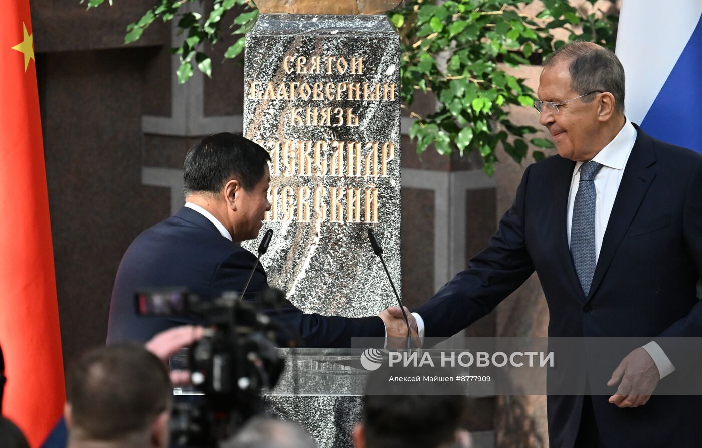 Открытие выставки к 75-летию установления дипотношений между Россией и КНР 