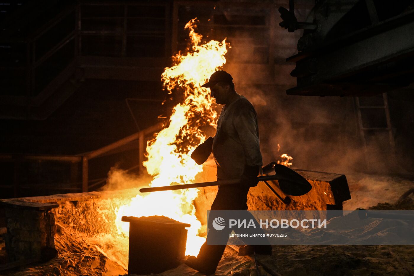 Запуск доменной печи на Алчевском металлургическом комбинате в ЛНР