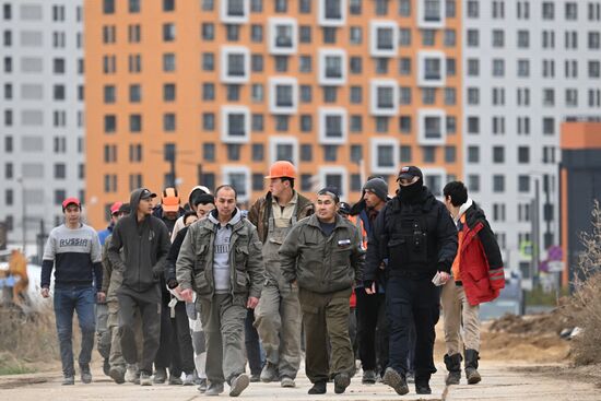 Рейд по выявлению нелегальных мигрантов в Москве 