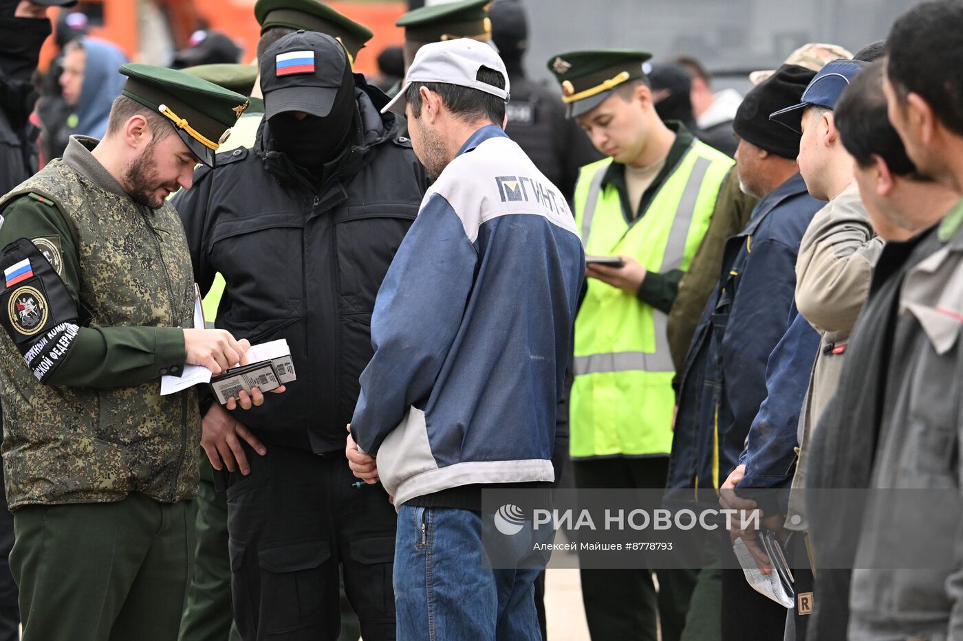 Рейд по выявлению нелегальных мигрантов в Москве 