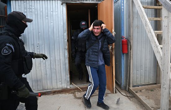 Рейд по выявлению нелегальных мигрантов в Москве 