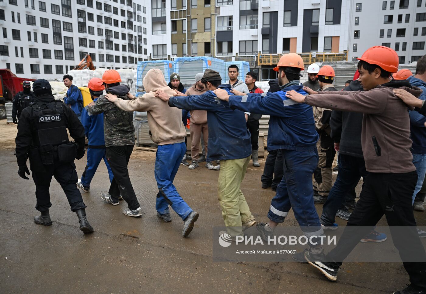 Рейд по выявлению нелегальных мигрантов в Москве 