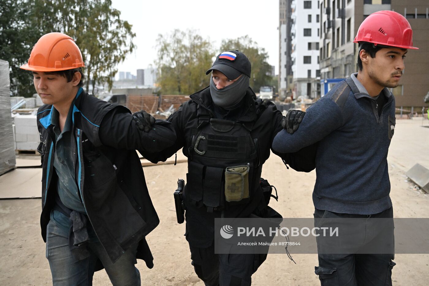 Рейд по выявлению нелегальных мигрантов в Москве 