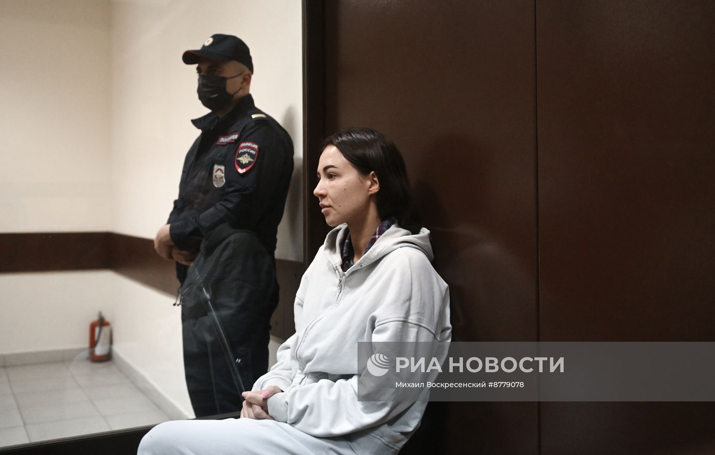 Избрание меры пресечения блогерам Чекалиным по делу о незаконном переводе за рубеж более 251 млн рублей