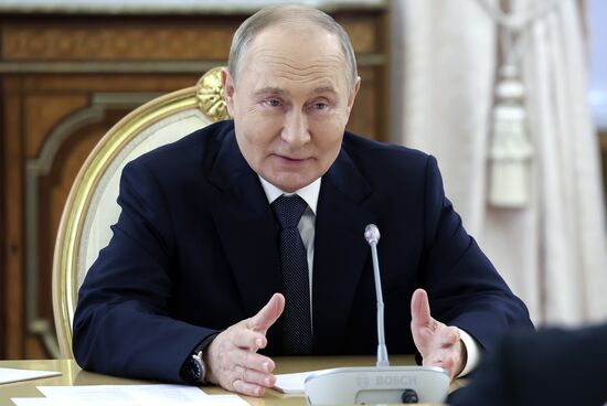 Президент Владимир Путин принял участие в заседании Совета глав государств СНГ