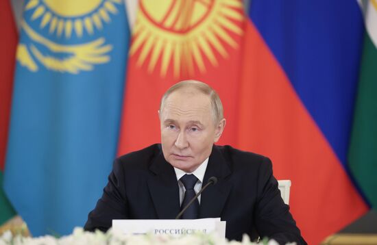 Президент Владимир Путин принял участие в заседании Совета глав государств СНГ