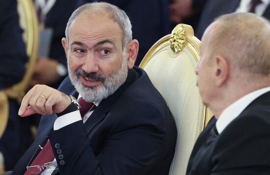 Президент Владимир Путин принял участие в заседании Совета глав государств СНГ