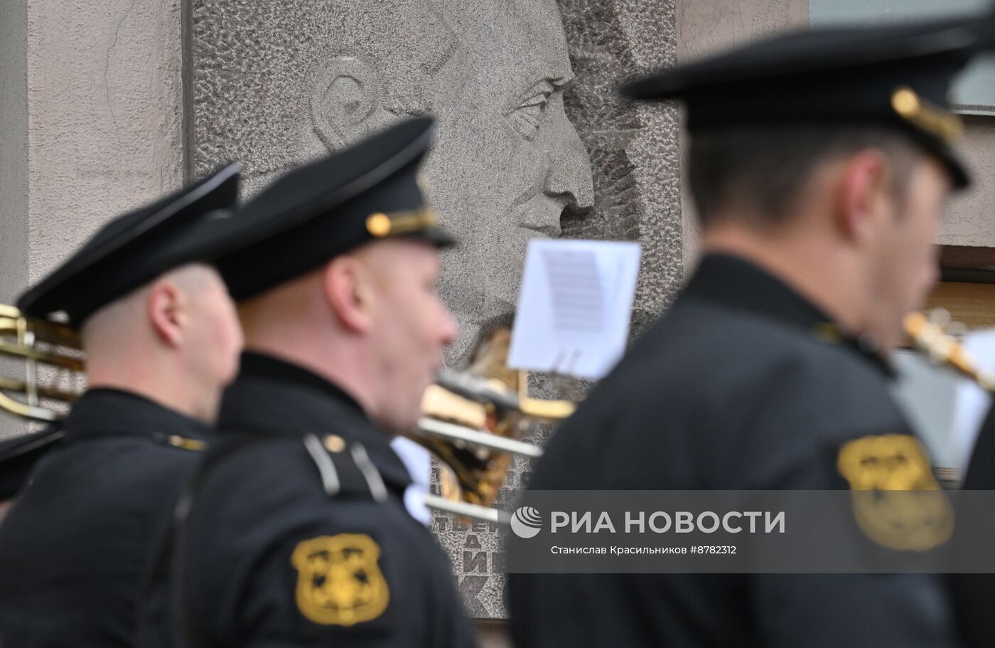 Открытие мемориальной доски Юлиану Семенову