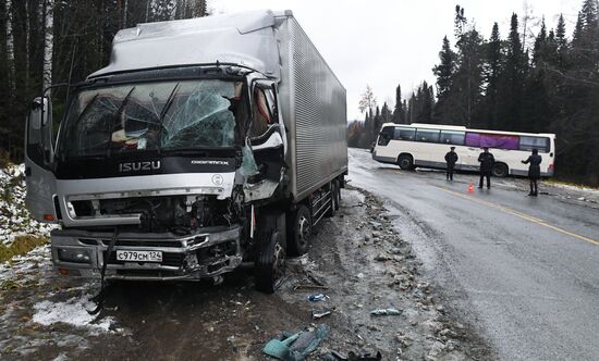 ДТП с участием автобуса и грузовика в Красноярском крае