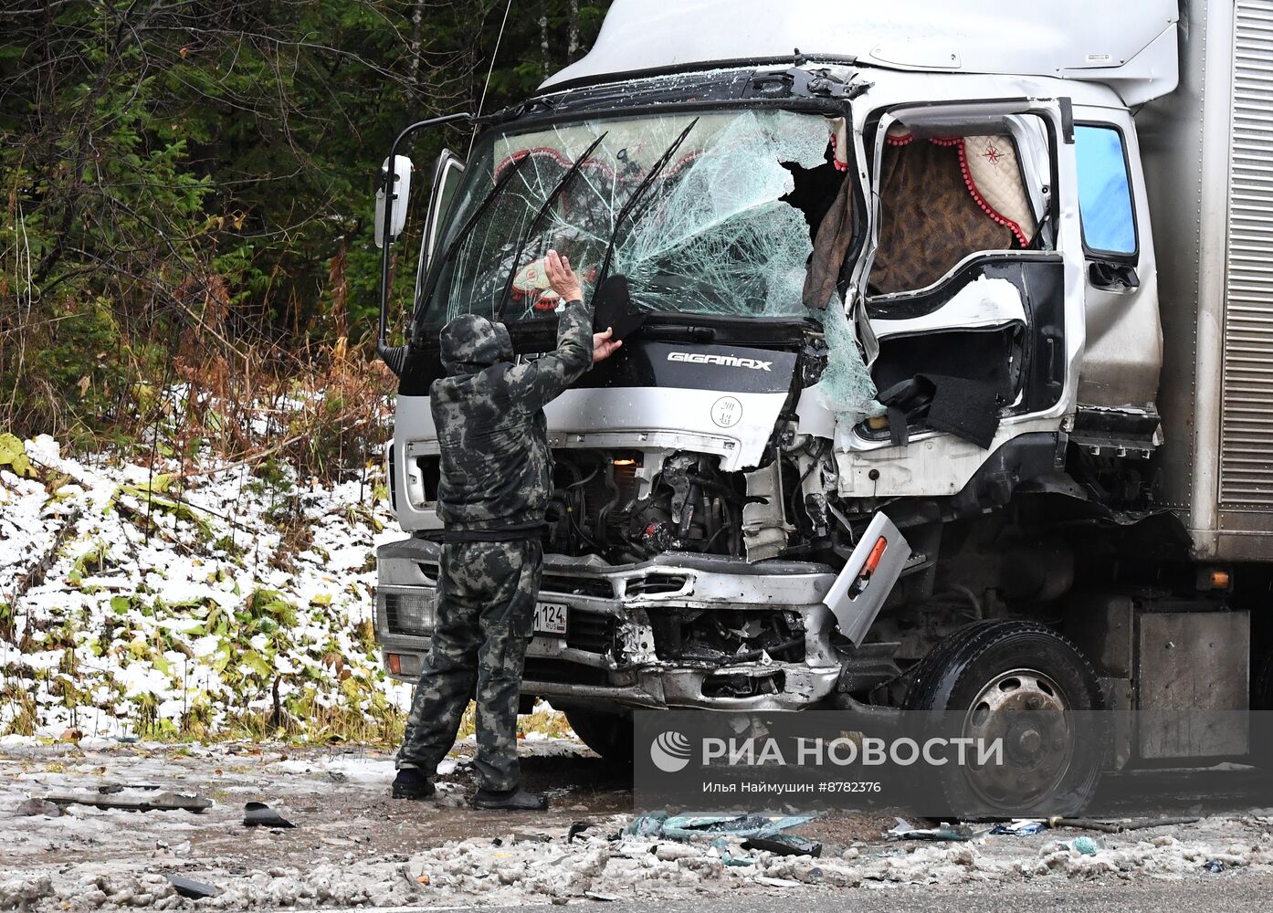 ДТП с участием автобуса и грузовика в Красноярском крае