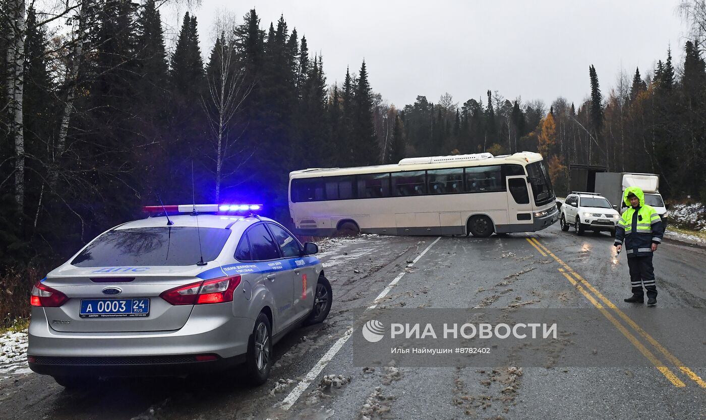 ДТП с участием автобуса и грузовика в Красноярском крае