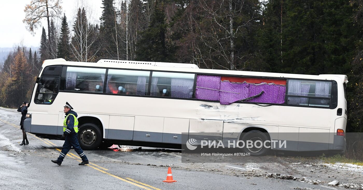 ДТП с участием автобуса и грузовика в Красноярском крае