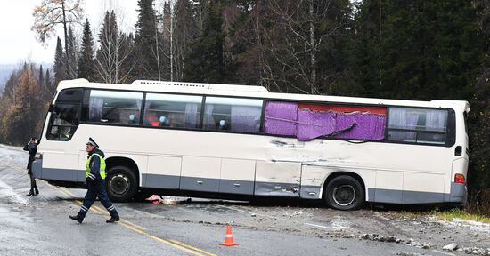 ДТП с участием автобуса и грузовика в Красноярском крае