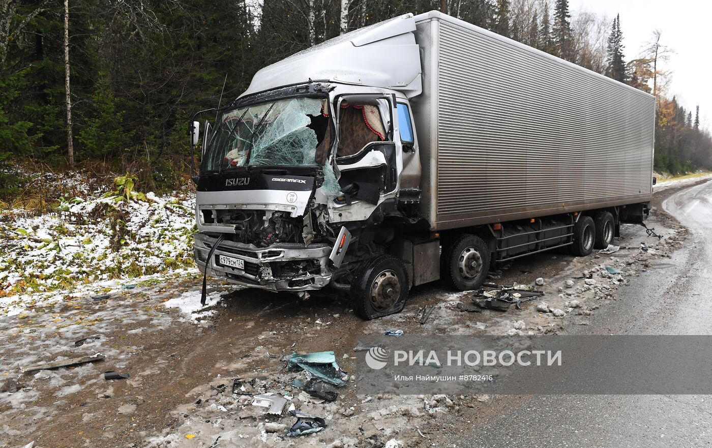 ДТП с участием автобуса и грузовика в Красноярском крае