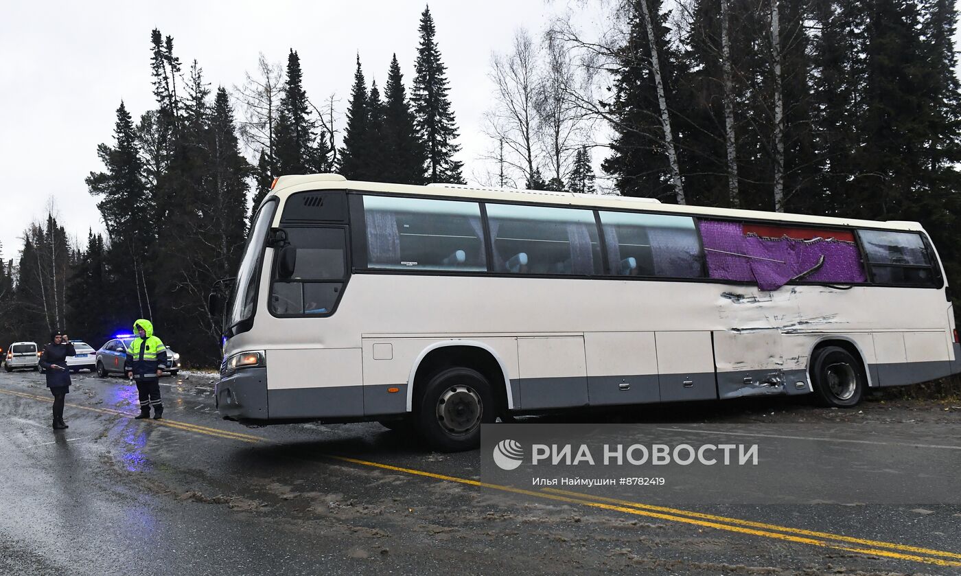 ДТП с участием автобуса и грузовика в Красноярском крае