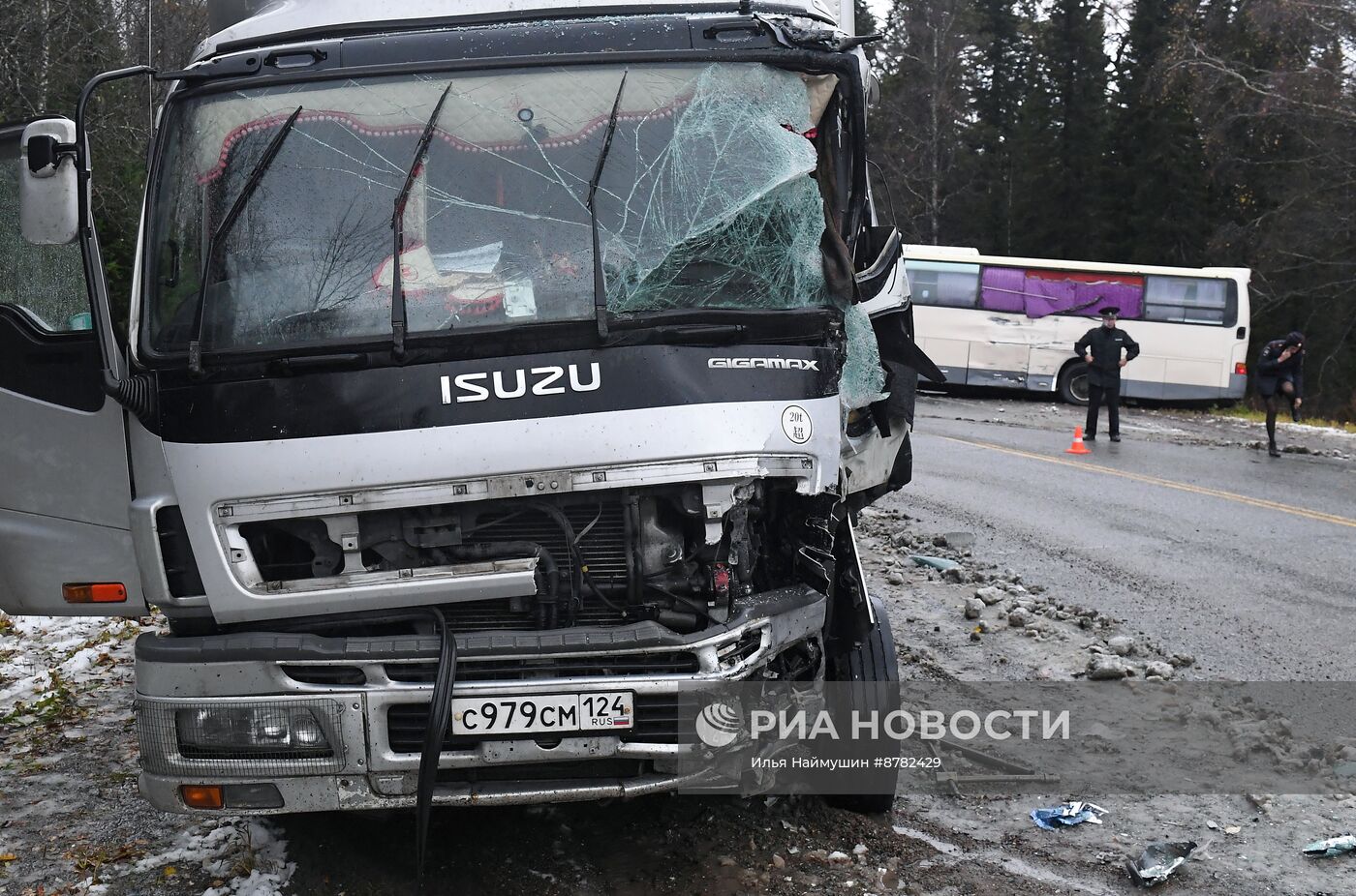 ДТП с участием автобуса и грузовика в Красноярском крае