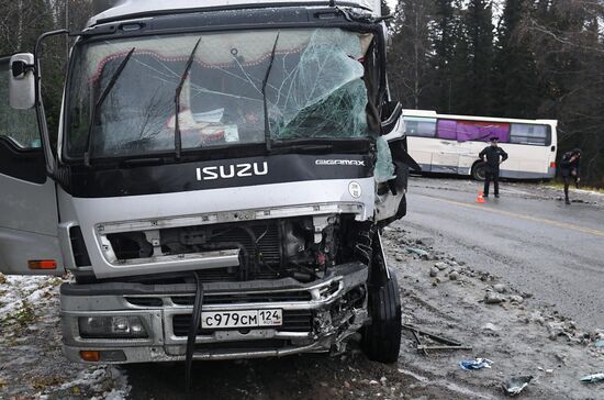 ДТП с участием автобуса и грузовика в Красноярском крае