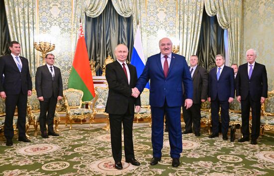 Президент Владимир Путин провел переговоры с президентом Белоруссии Александром Лукашенко