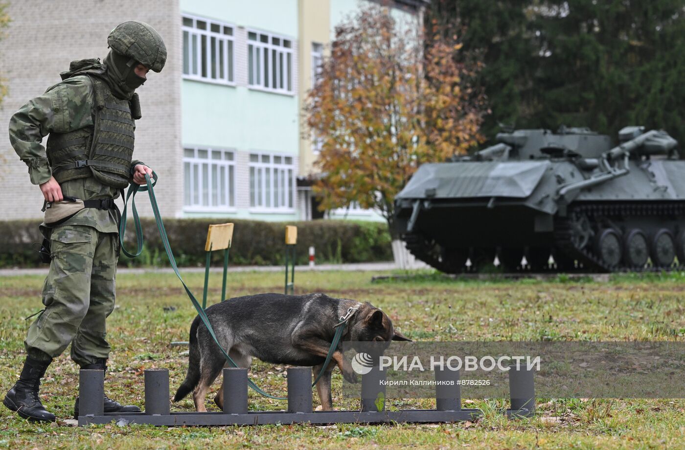 Занятия по боевой подготовке военнослужащих по контракту по специальностям Инженерных войск