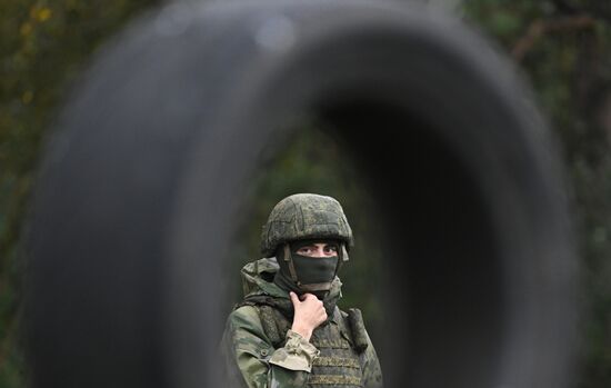 Занятия по боевой подготовке военнослужащих по контракту по специальностям Инженерных войск