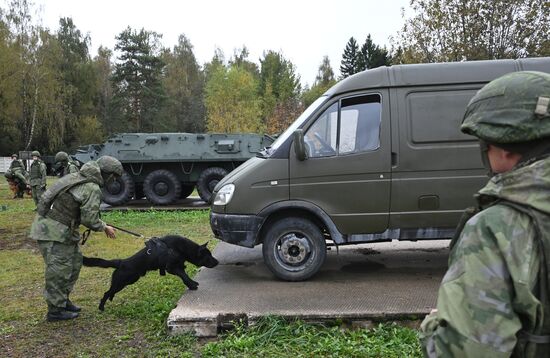 Занятия по боевой подготовке военнослужащих по контракту по специальностям Инженерных войск